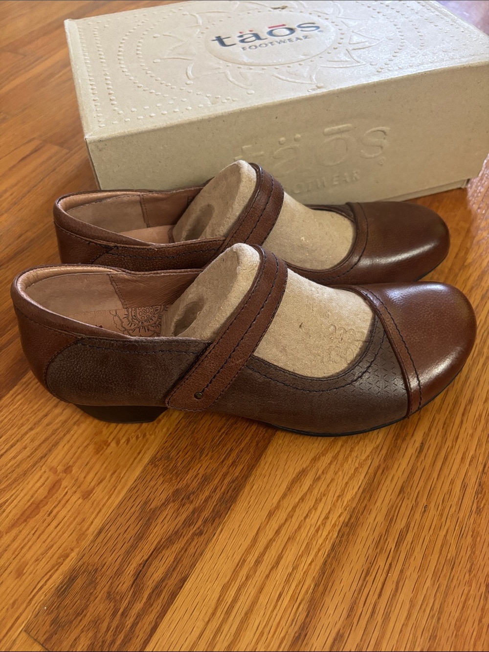 NWT Women’s Taos Footwear Brown Mambo Mary Jane